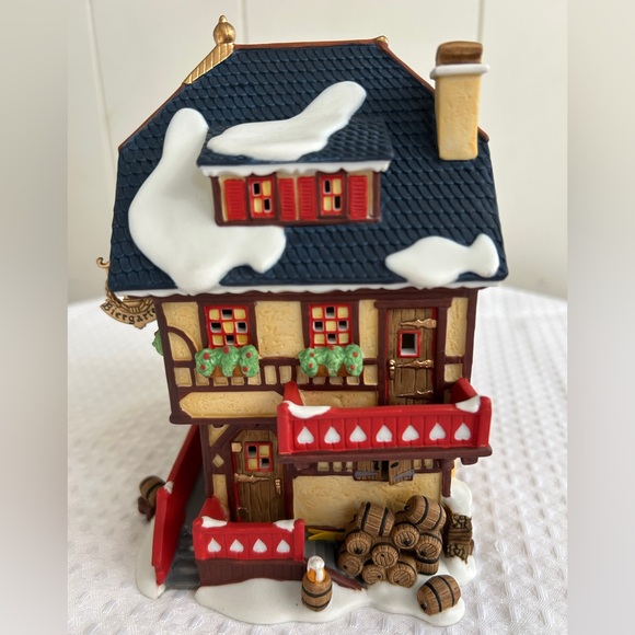 Department 56 “Altstadter Beerhouse” - Picture 4 of 7